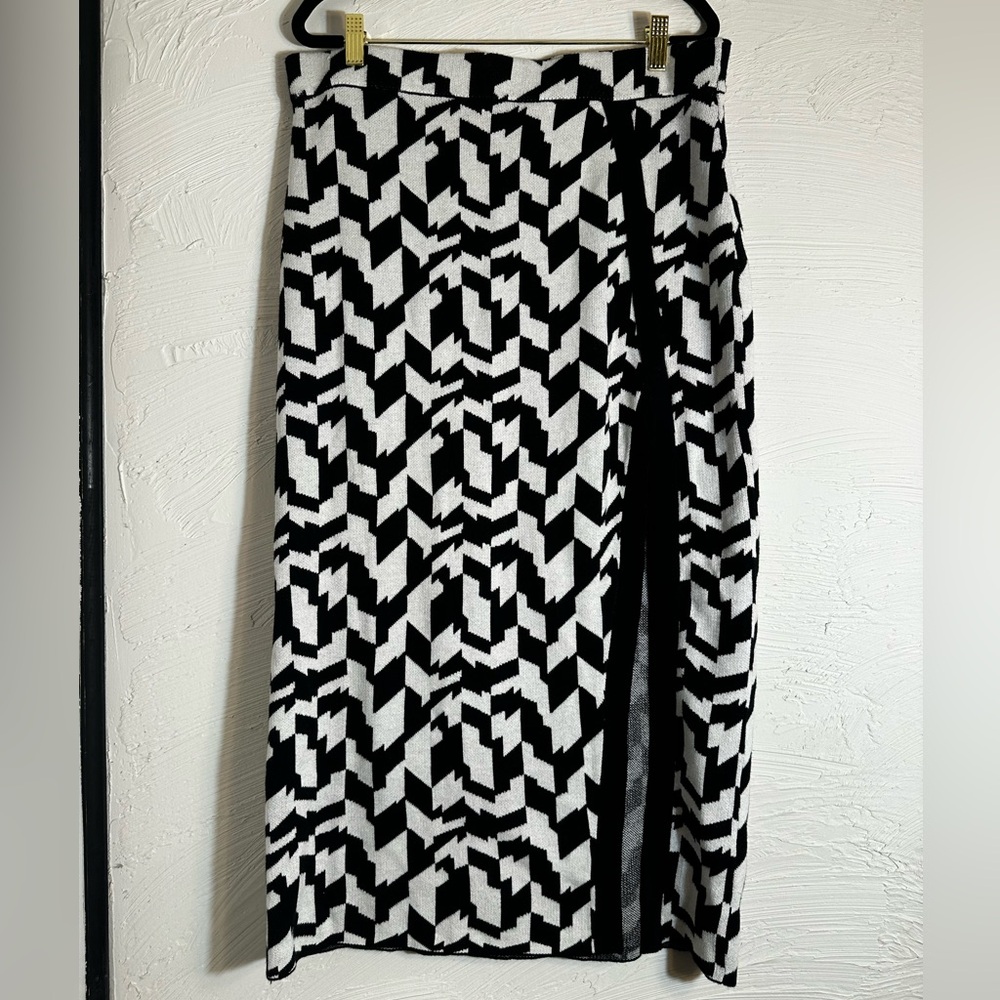 Black and White Geometric Pencil Skirt